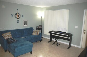 10025 Winding Lake Rd in Sunrise, FL - Building Photo - Building Photo