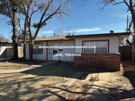 3611 31st St in Lubbock, TX - Building Photo