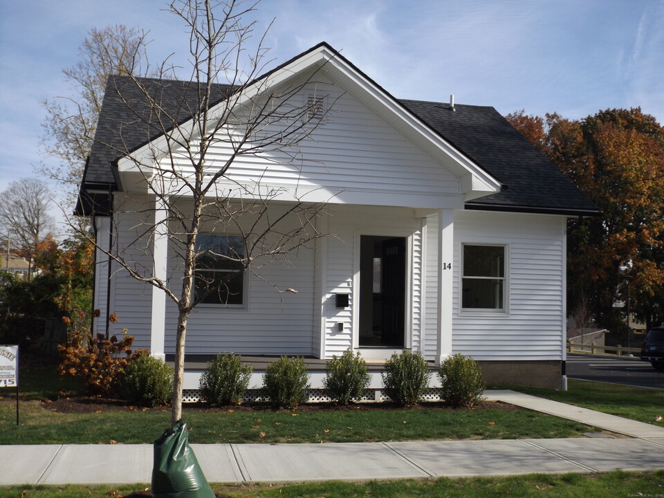 14 Loomis St in Milford, CT - Building Photo