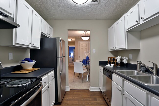 Sterling Bluff in Savannah, GA - Building Photo - Interior Photo