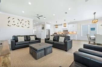 322 E Lakeshore Dr in Panama City Beach, FL - Building Photo - Building Photo