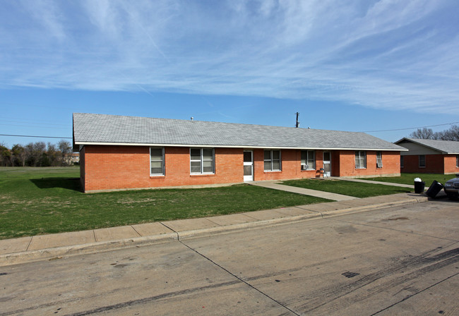 Carver Courts in Ennis, TX - Building Photo - Building Photo