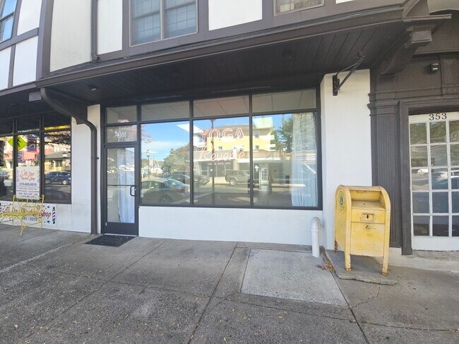 355 N Easton Rd, Unit Commercial Space in Glenside, PA - Foto de edificio - Building Photo