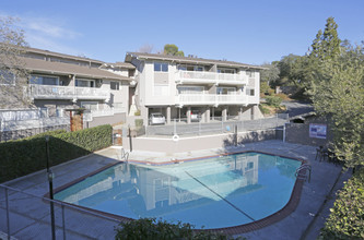 Lake Vasona Manor in Los Gatos, CA - Building Photo - Building Photo