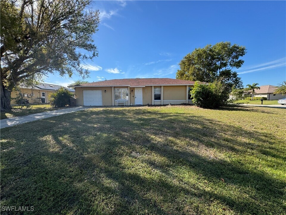 246 SW 36th Terrace in Cape Coral, FL - Building Photo