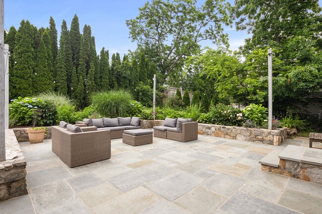 19 Sherwood Dr