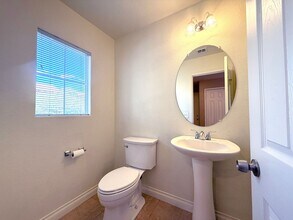 553 Mayfair Walk Ave in Las Vegas, NV - Building Photo - Building Photo