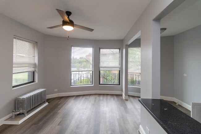 6916 S Clyde Ave in Chicago, IL - Building Photo - Building Photo