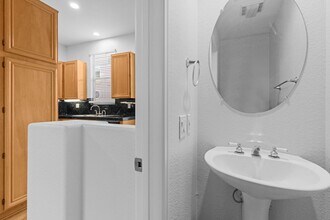 1050 S Volterra Way in Anaheim, CA - Building Photo - Building Photo