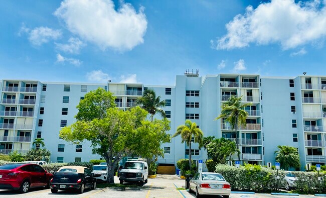 3312 Northside Dr, Unit 712 in Key West, FL - Foto de edificio - Building Photo