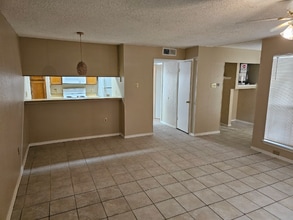 9611 Walnut St in Dallas, TX - Foto de edificio - Building Photo