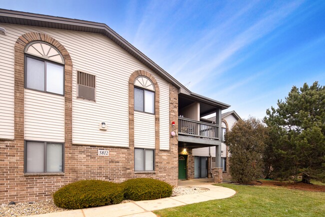 Courtyard Junction Apartments in Kenosha, WI - Foto de edificio - Building Photo