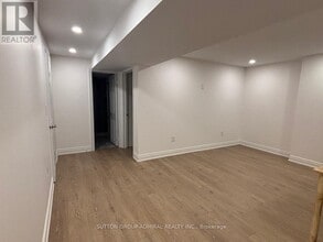 16 Glenbury Dr in Vaughan, ON - Building Photo - Building Photo
