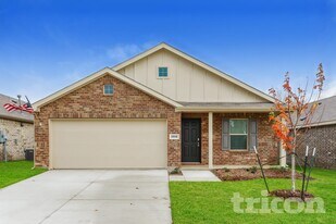 2506 Perennial St in Ennis, TX - Building Photo