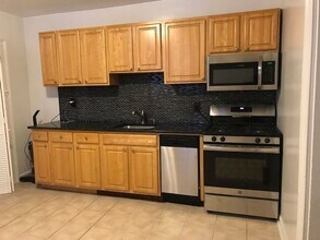 142 Walnut St in Montclair, NJ - Building Photo - Building Photo