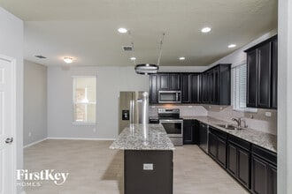 10243 Reyes Heights in San Antonio, TX - Building Photo - Building Photo