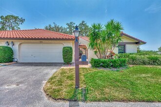 5651 Golf Pointe Dr in Sarasota, FL - Building Photo - Building Photo