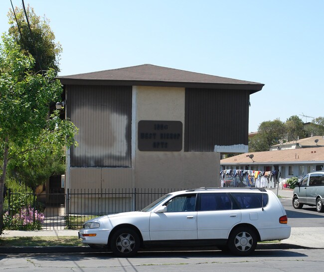 West Bishop Apartments in Santa Ana, CA - Building Photo - Building Photo