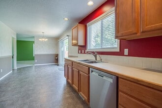 4516 S Santa Cruz Way in Boise, ID - Building Photo - Building Photo