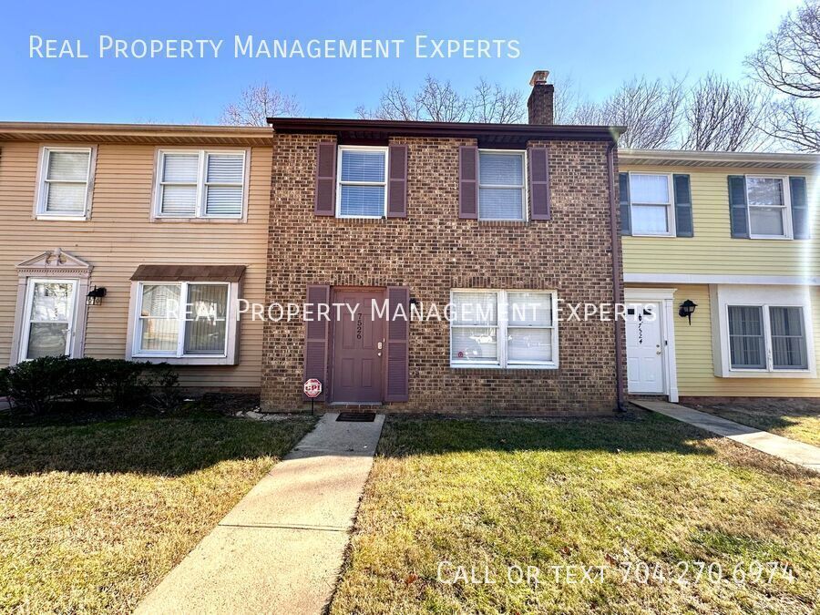 7526 Holly Grove Ct in Charlotte, NC - Foto de edificio