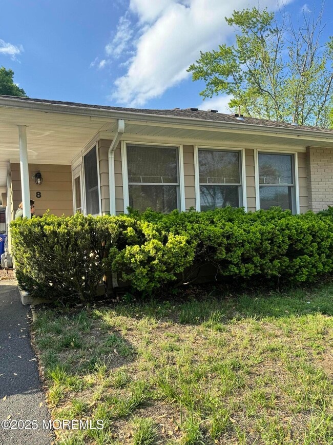 property at 8 Key W Ct