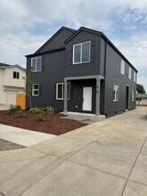 225 28th Ave SE in Albany, OR - Building Photo - Building Photo