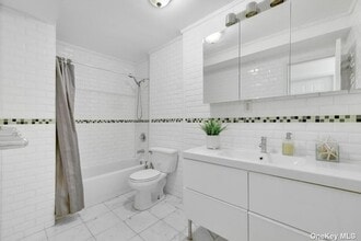 35-20 Leverich St-Unit -229 in Queens, NY - Building Photo - Building Photo