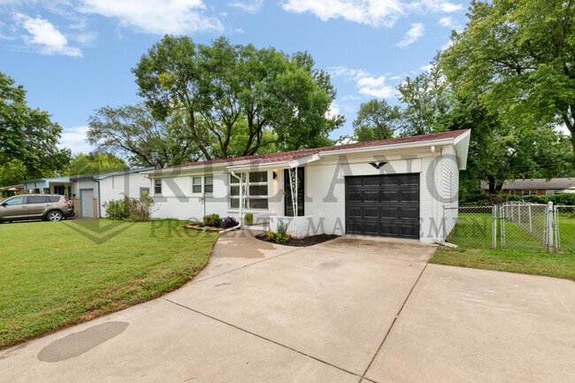 property at 211 E Meadowlark Rd