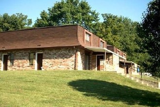 Deerfield Court Apartments in Lancaster, OH - Foto de edificio - Building Photo