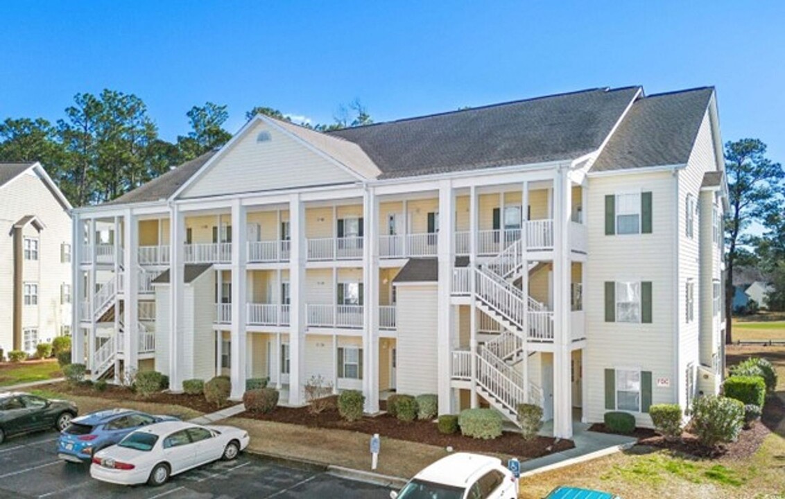 5822 Longwood Dr in Murrells Inlet, SC - Foto de edificio