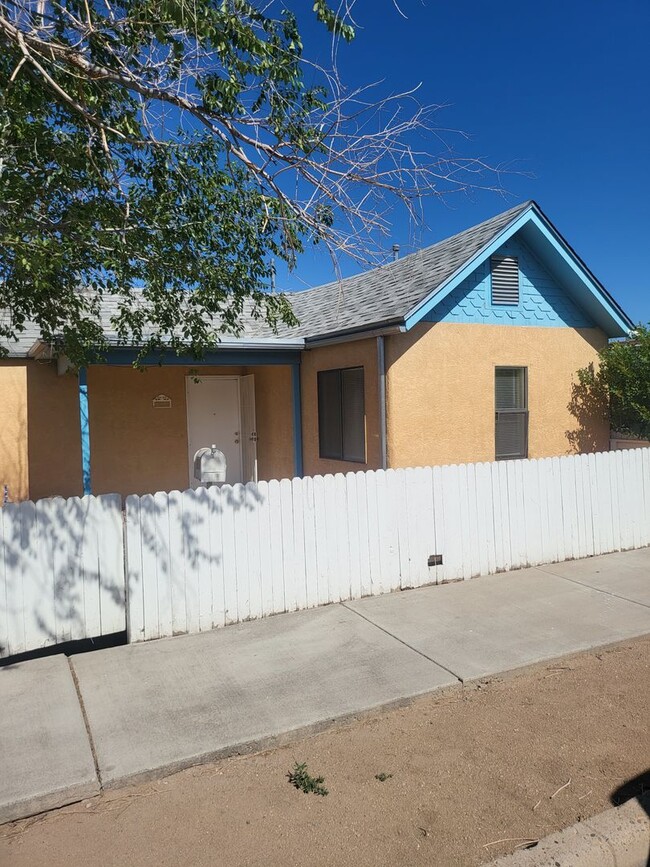 1251 8th St NW in Albuquerque, NM - Building Photo - Building Photo
