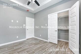 204 Lauryn Dr, Unit 2 in San Juan, TX - Foto de edificio - Building Photo