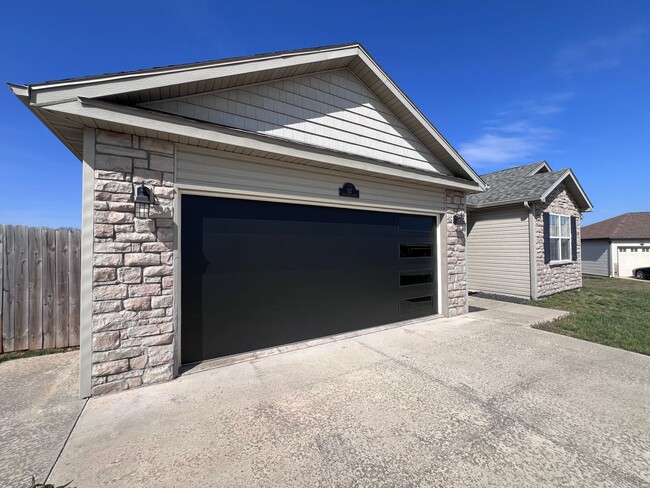 112 Greythorn Ct in St. Robert, MO - Building Photo - Building Photo