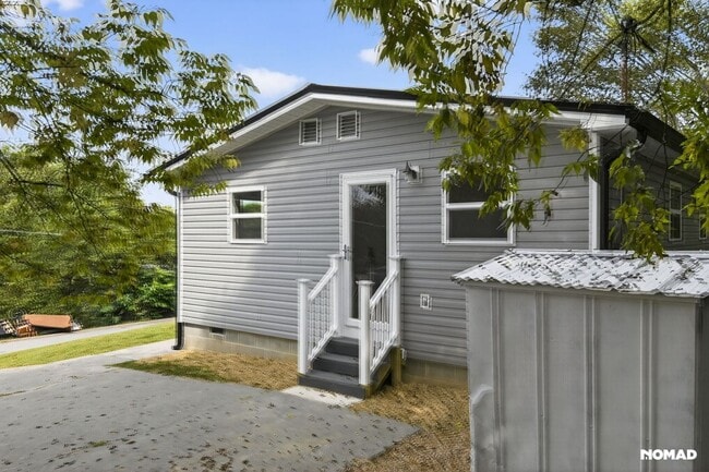 717 Howard St in Athens, TN - Building Photo - Building Photo