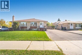 61 Avondale Blvd in Brampton, ON - Building Photo - Building Photo