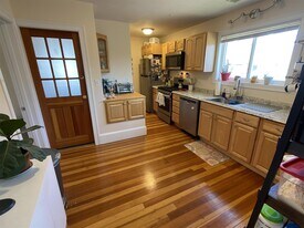 107 Yale St, Unit 107 in Medford, MA - Building Photo