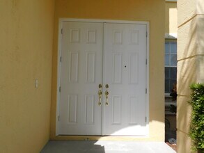 255 Saratoga Blvd E in West Palm Beach, FL - Building Photo - Building Photo