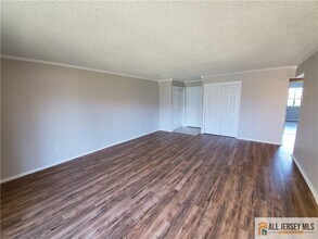 1606 Edison Glen Terrace in Edison, NJ - Building Photo - Building Photo