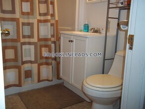 60 Egmont St in Brookline, MA - Foto de edificio - Building Photo