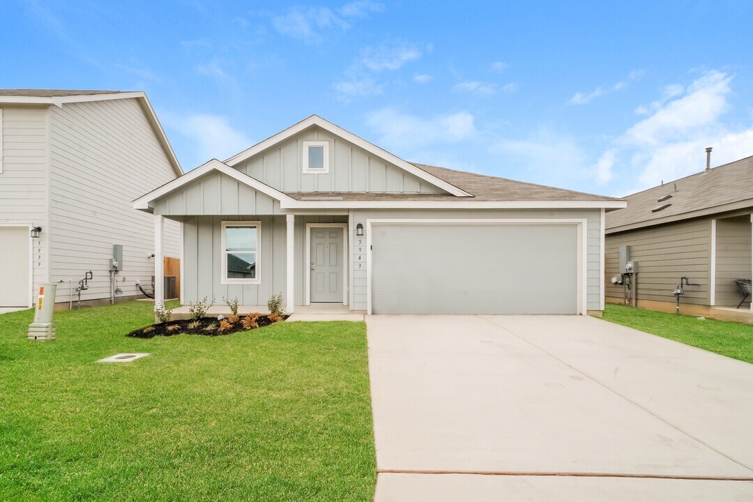 5943 Sunset Song Ln in Bulverde, TX - Building Photo