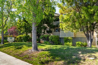 929 E El Camino Real in Sunnyvale, CA - Building Photo - Building Photo