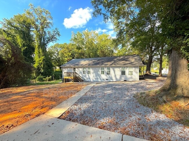 1011 S Weldon St in Gastonia, NC - Building Photo - Building Photo