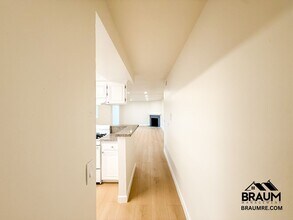 11839 Burbank Blvd in Los Angeles, CA - Foto de edificio - Building Photo