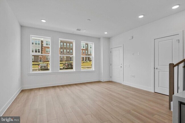 19826 Lavender Dust Sq in Ashburn, VA - Building Photo - Building Photo