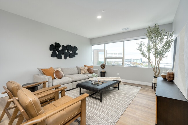 Lindsey Living in Troy, MI - Building Photo - Building Photo