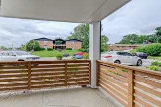 1 Heartwoods Ct in St. Louis, MO - Building Photo - Building Photo