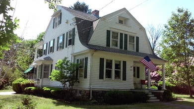 273 Ocean Ave in New London, CT - Building Photo - Building Photo