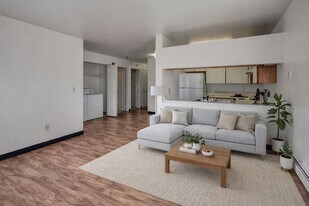 Silver Ridge in Anchorage, AK - Building Photo