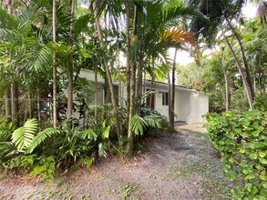 350 Hibiscus Dr in Miami Springs, FL - Building Photo - Building Photo