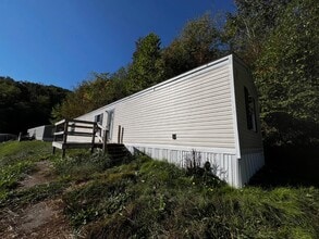 1000 Maple Hls Pk in Cross Lanes, WV - Building Photo - Building Photo